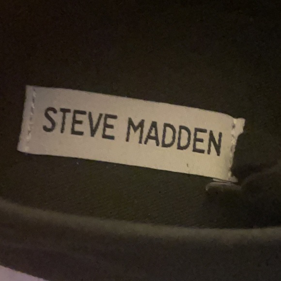 Sneakers - Picture 5 of 5